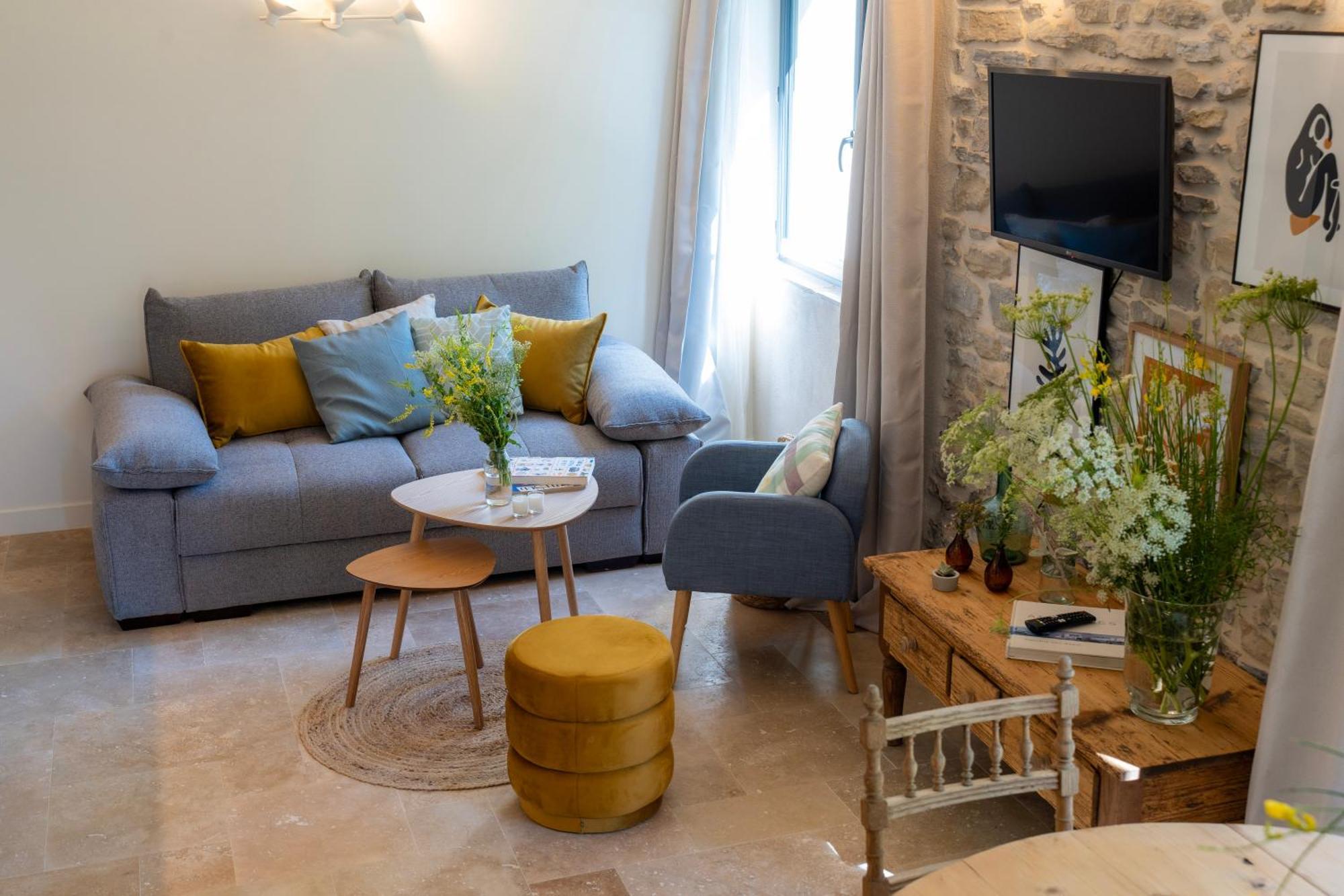Les Terres Aoyama Hotel Saint Julien Les Rosiers Buitenkant foto