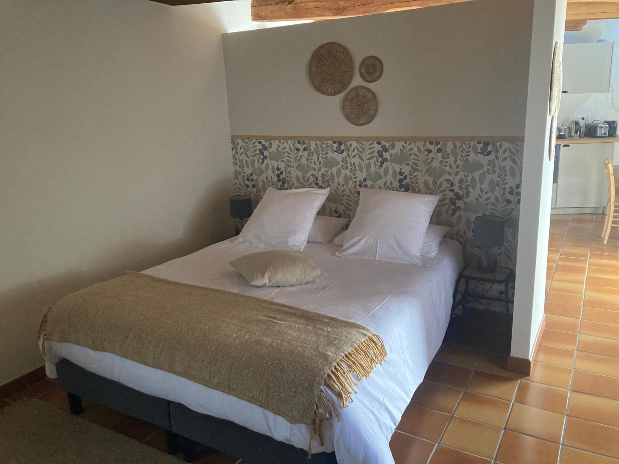 Les Terres Aoyama Hotel Saint Julien Les Rosiers Buitenkant foto