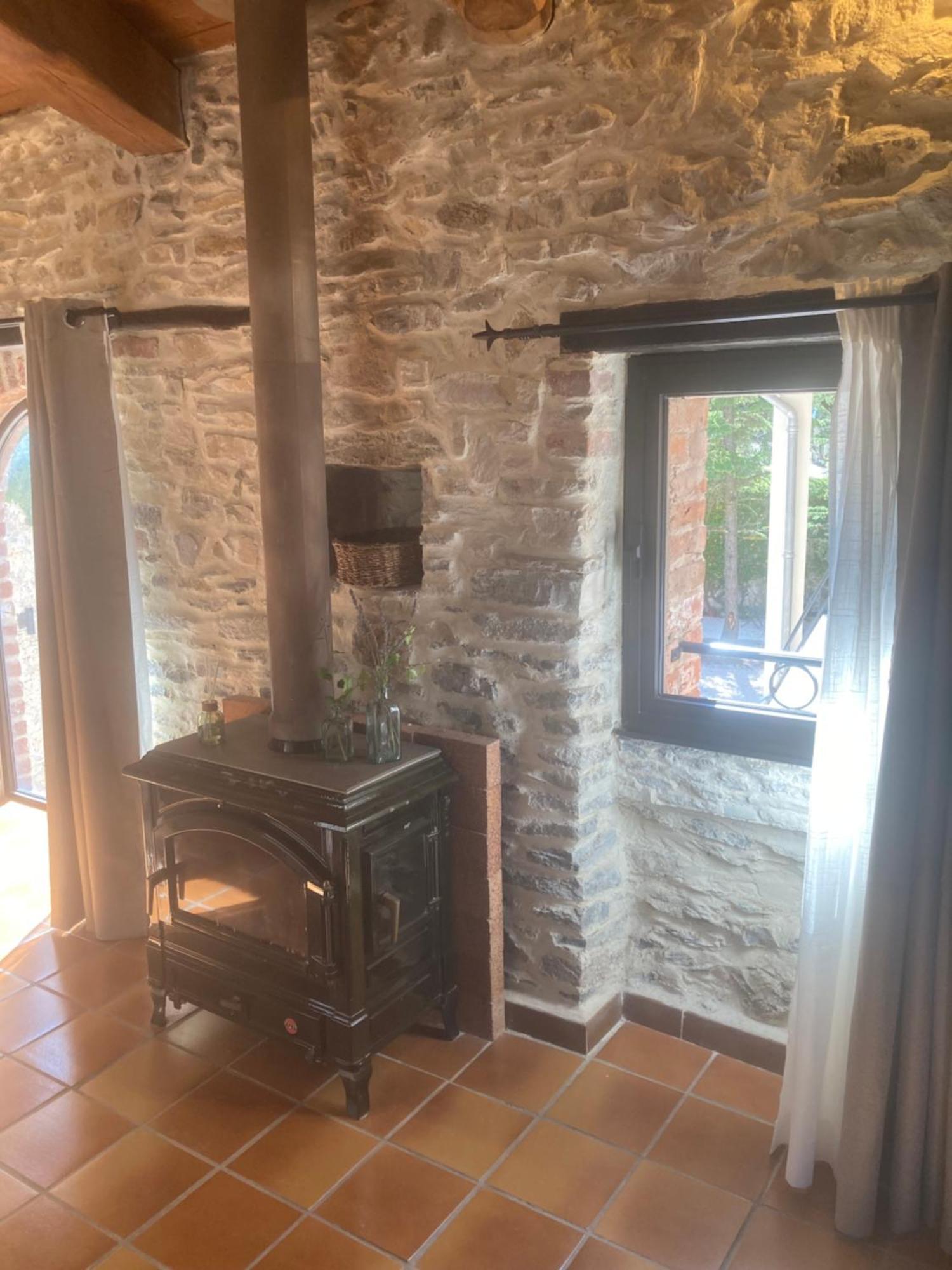 Les Terres Aoyama Hotel Saint Julien Les Rosiers Buitenkant foto