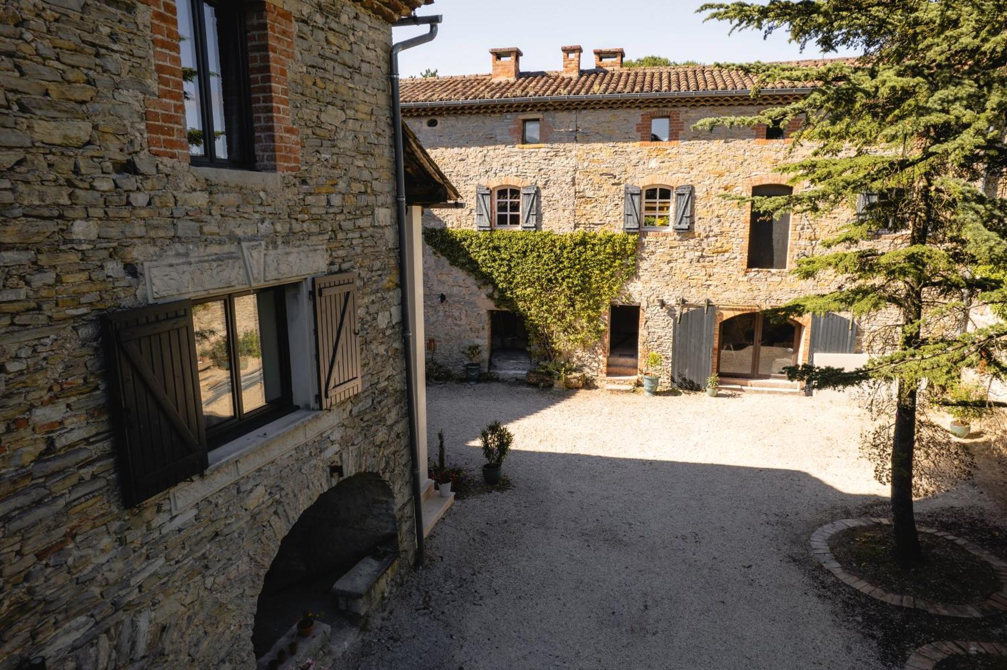 Les Terres Aoyama Hotel Saint Julien Les Rosiers Buitenkant foto