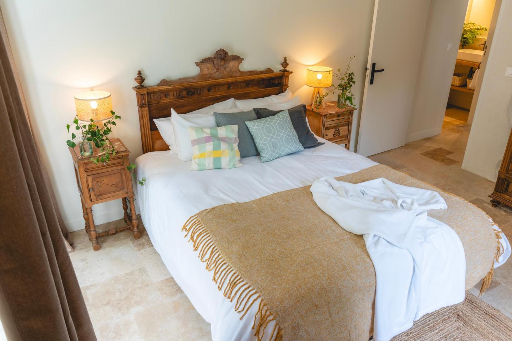 Les Terres Aoyama Hotel Saint Julien Les Rosiers Buitenkant foto