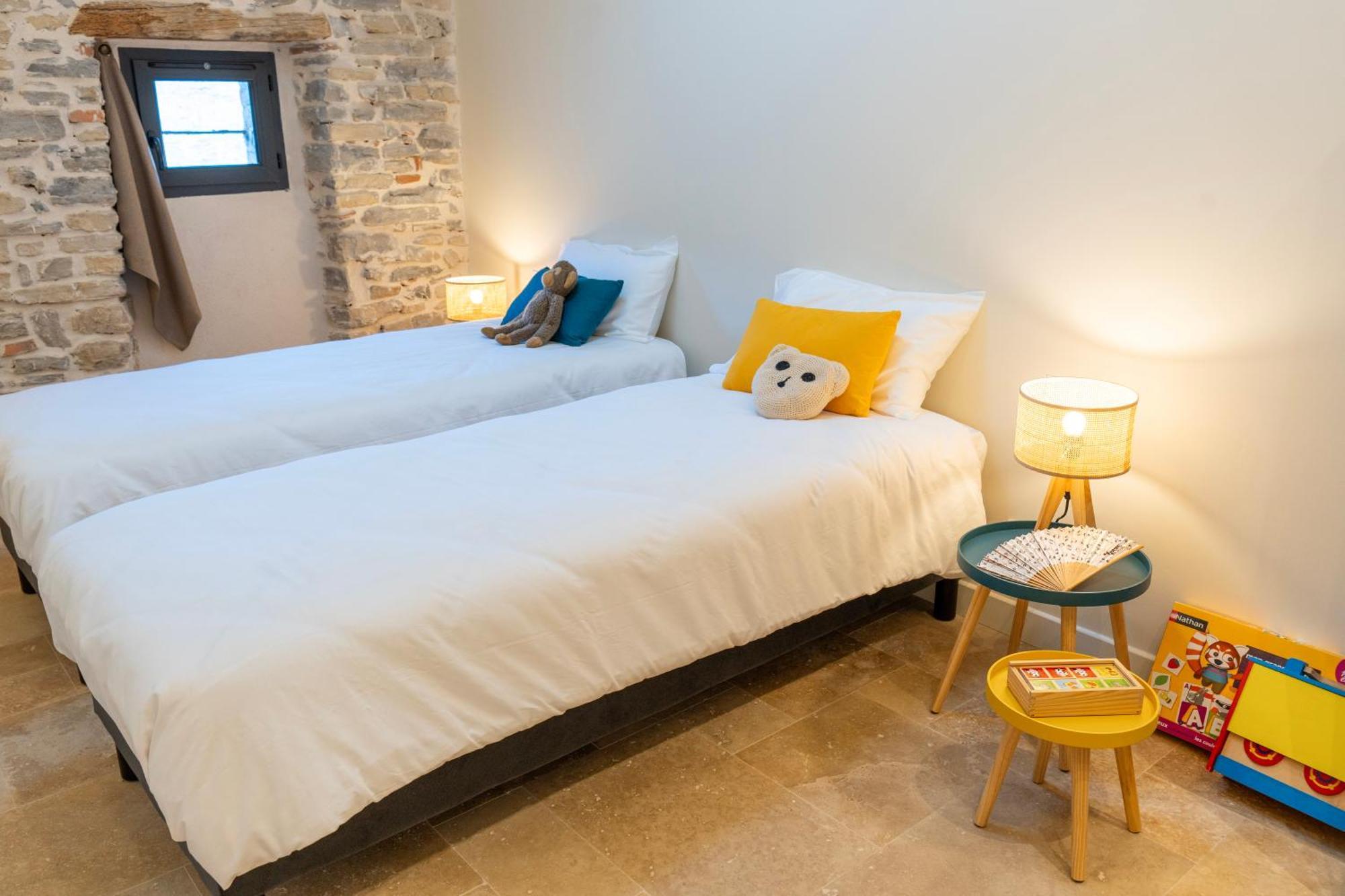 Les Terres Aoyama Hotel Saint Julien Les Rosiers Buitenkant foto