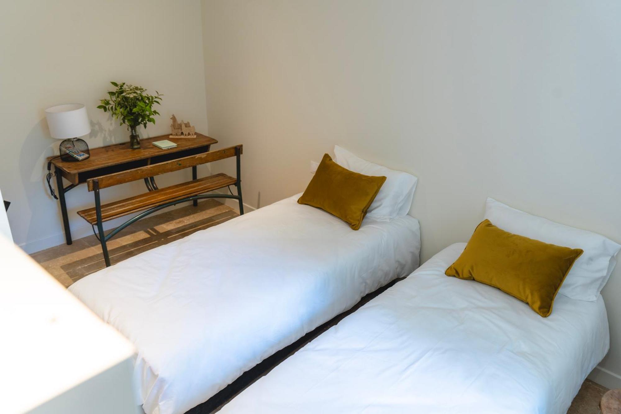 Les Terres Aoyama Hotel Saint Julien Les Rosiers Buitenkant foto