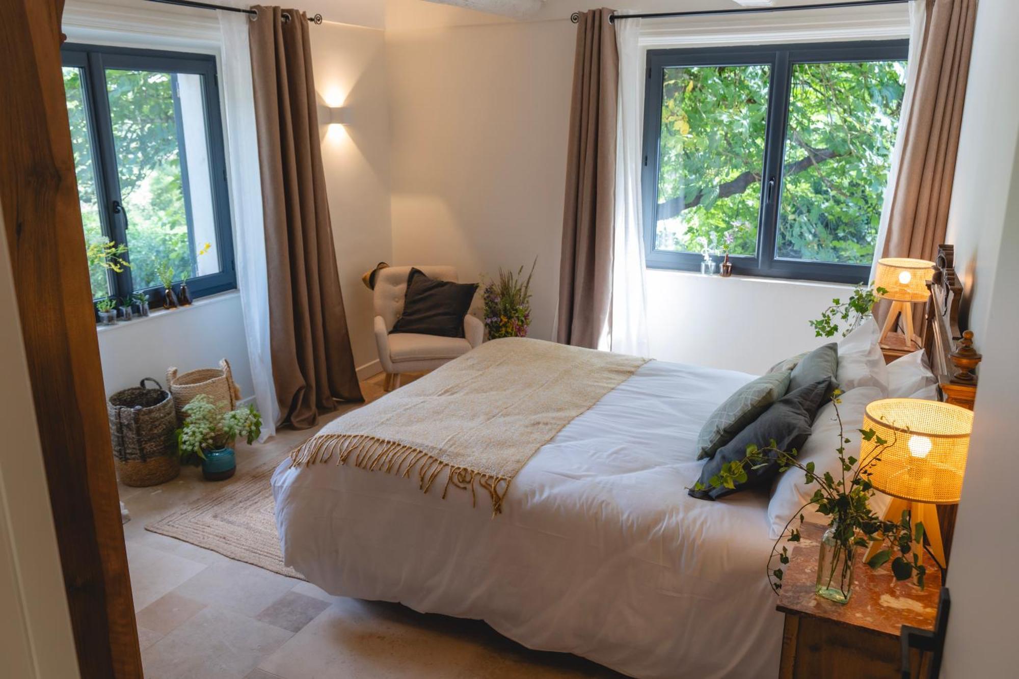 Les Terres Aoyama Hotel Saint Julien Les Rosiers Buitenkant foto