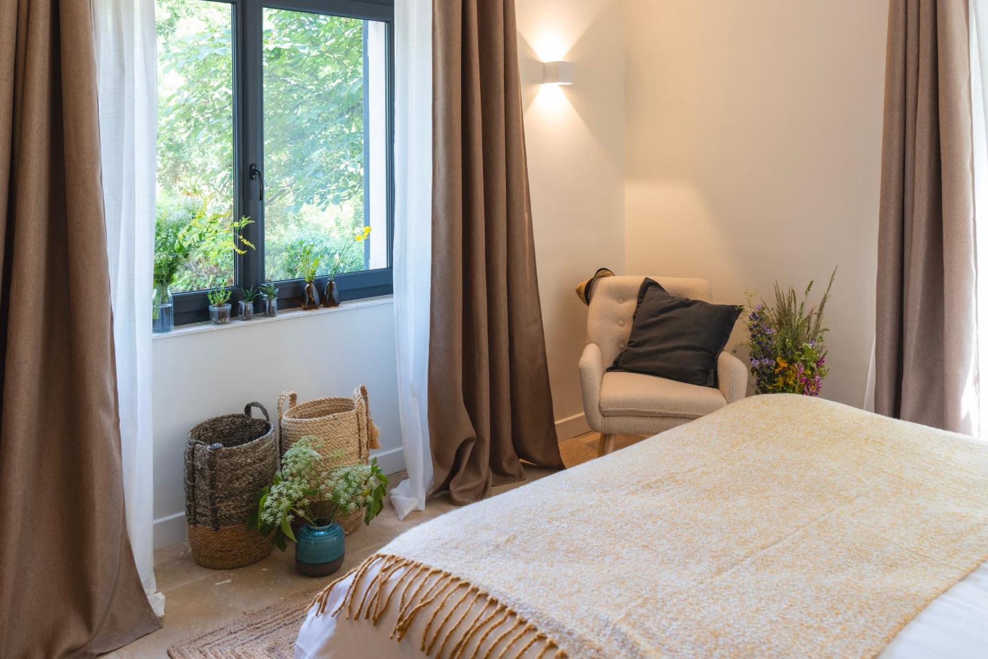 Les Terres Aoyama Hotel Saint Julien Les Rosiers Buitenkant foto