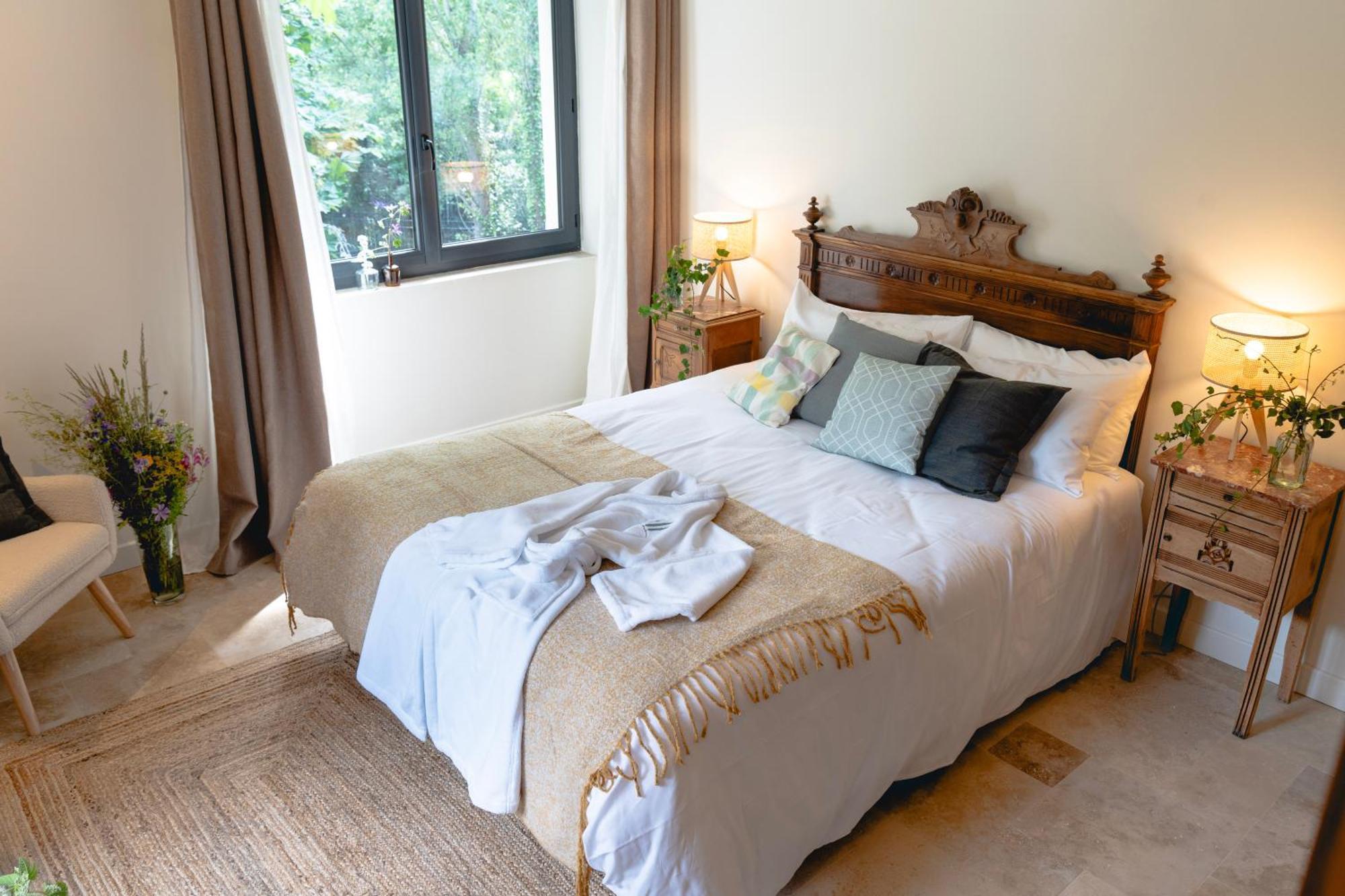 Les Terres Aoyama Hotel Saint Julien Les Rosiers Buitenkant foto