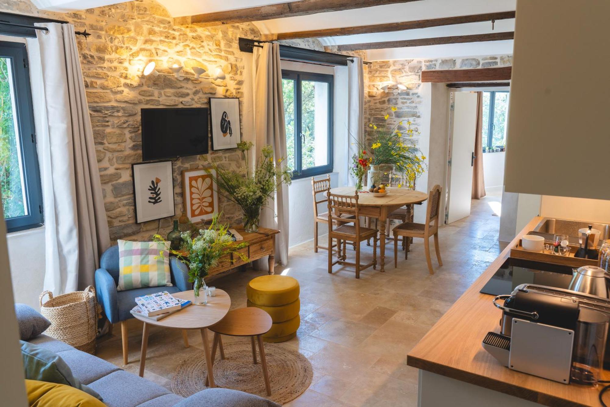 Les Terres Aoyama Hotel Saint Julien Les Rosiers Buitenkant foto