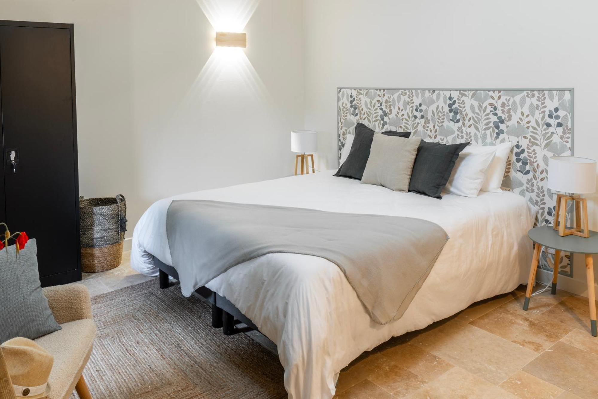 Les Terres Aoyama Hotel Saint Julien Les Rosiers Buitenkant foto