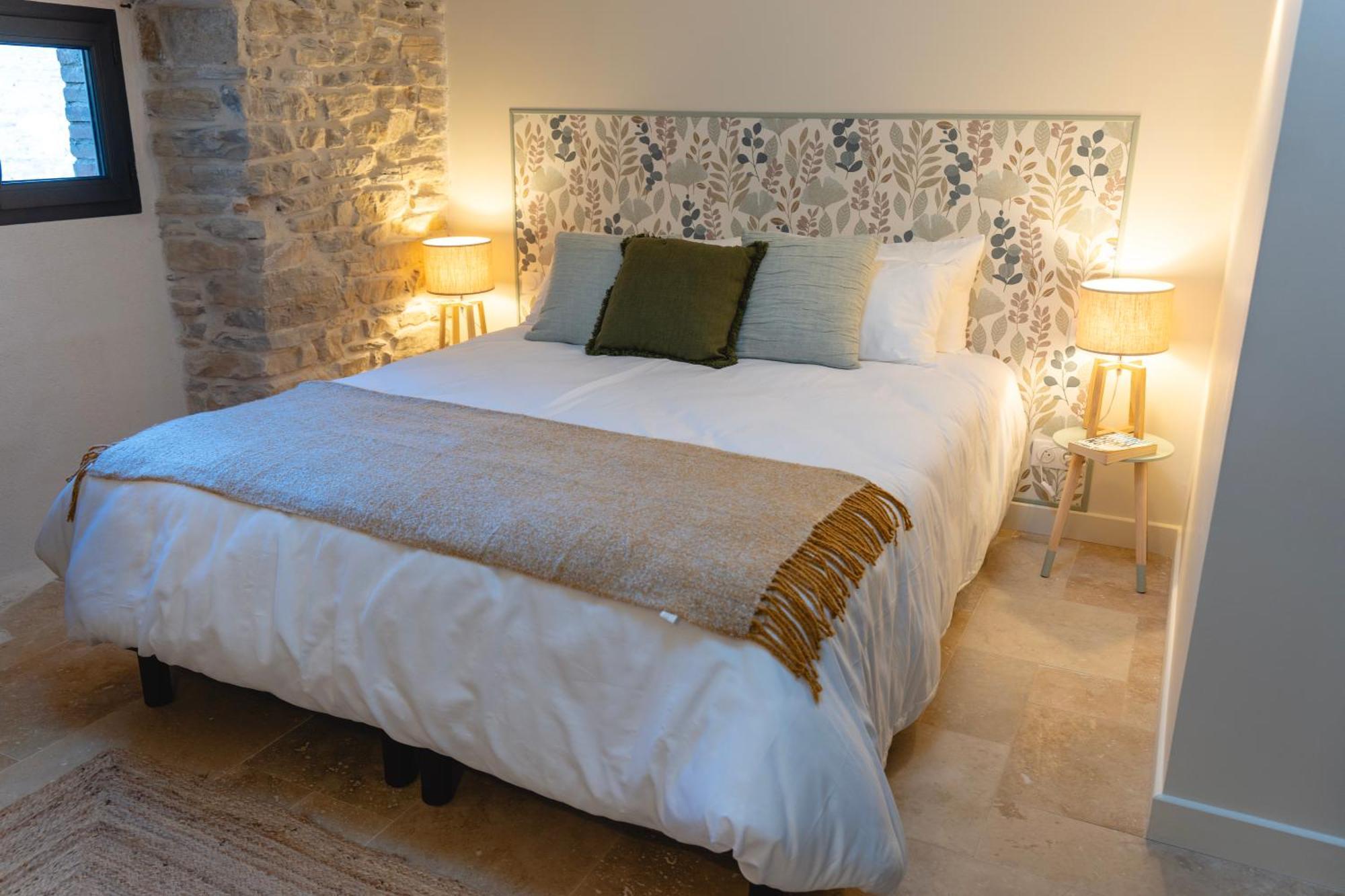 Les Terres Aoyama Hotel Saint Julien Les Rosiers Buitenkant foto